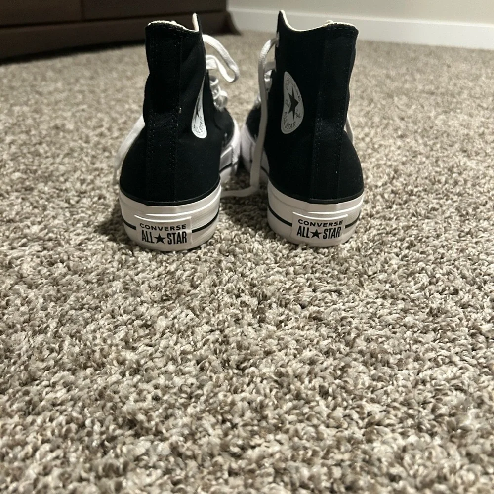 NWOT Classic Converse Sneakers in Black and White - Picture 4 of 5